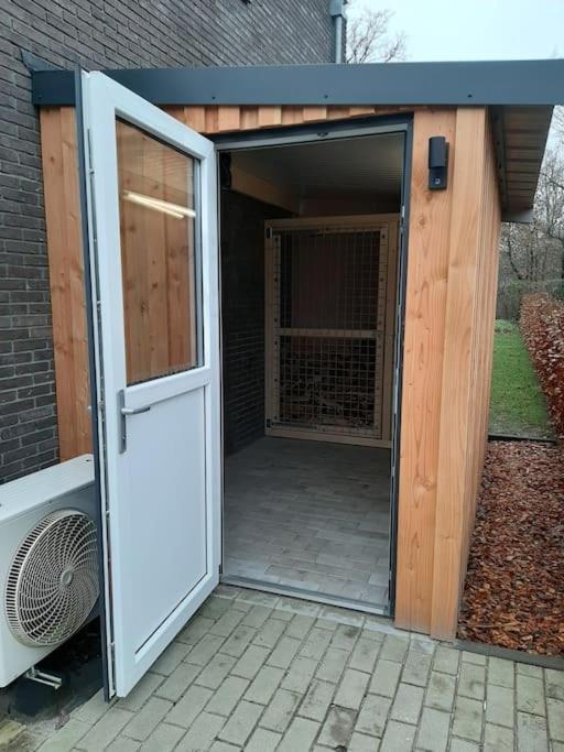 Vakantiehuis Eikzicht Gelegen Aan Het Bos Elsloo (Friesland) Exterior foto